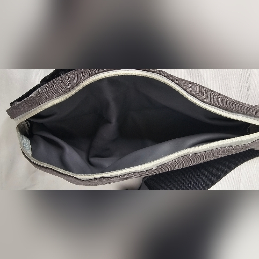 FITKICKS Unisex women’s Men's Gray & Black Waist Fanny Belt Bag - Picture 5 of 7